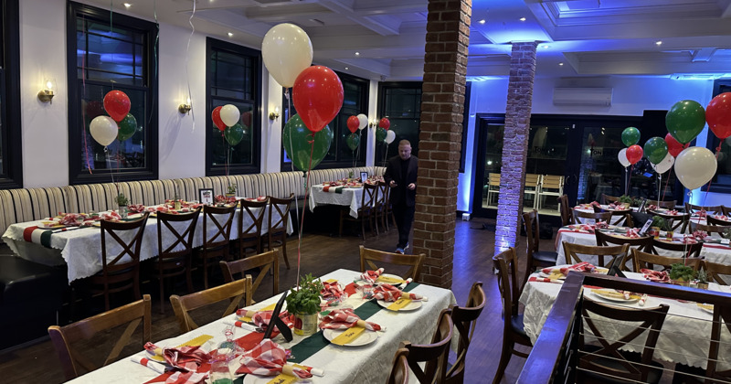 Interior, barm guests, tv screens above