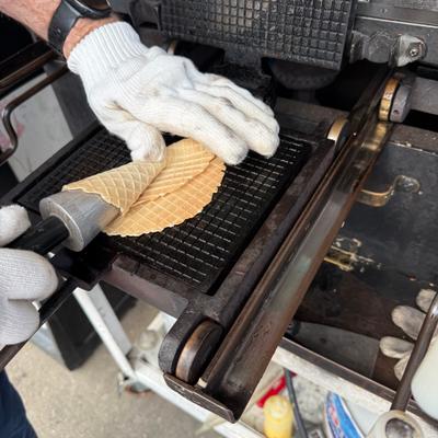 baking ice cream cones world's first ice cream cone machine.