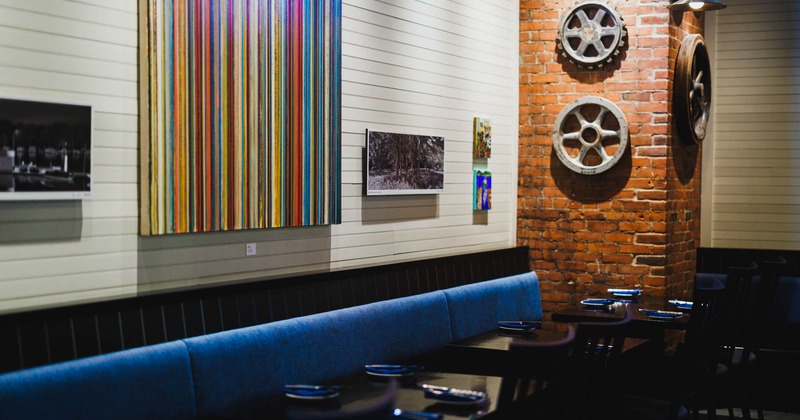 Dining area, banquette seating