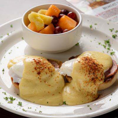 Eggs benedict.