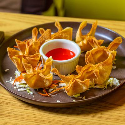 Spicy rangoon served with a dipping sauce.