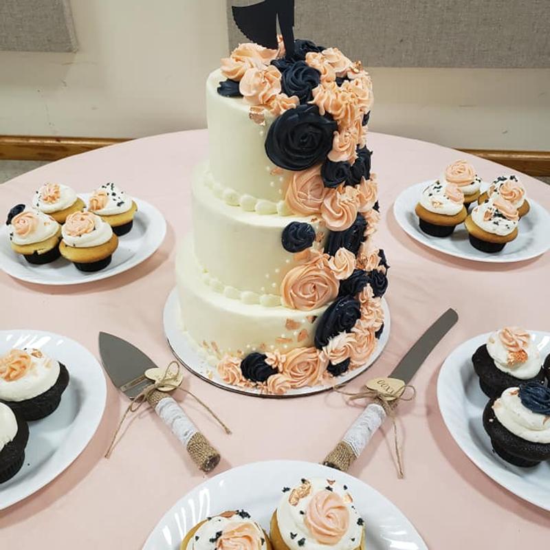 3 tiered 6”, 9” and 12” photo