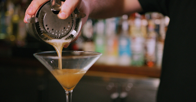 Cocktail pour closeup