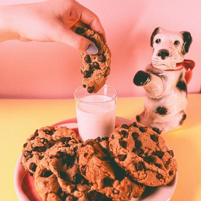 Chocolate chip cookies with milk.
