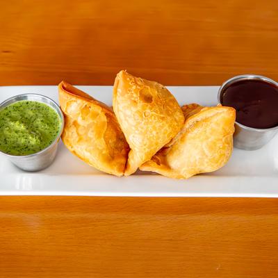 Veg samosa with sauces for dipping.
