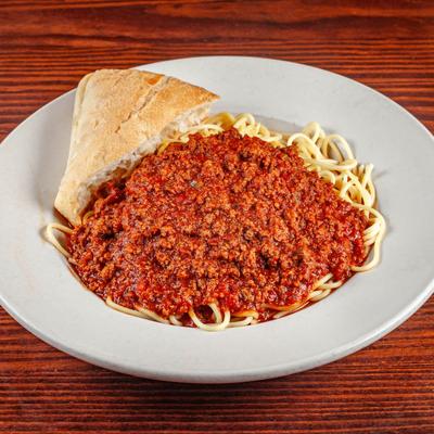 Spaghetti with meat sauce served with bread