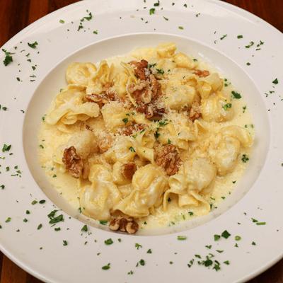 Stuffed pasta, tossed in gorgonzola cream sauce, and walnuts.