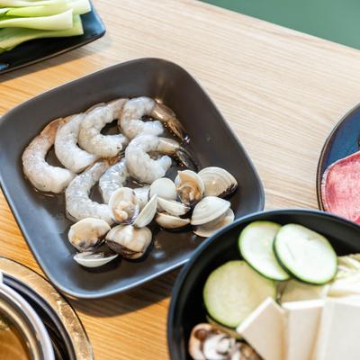 Raw shrimp and clam plate, veggie and tofu bowl.