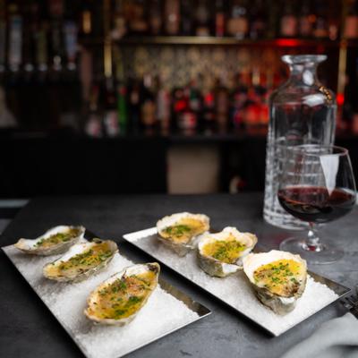Oysters served on platters