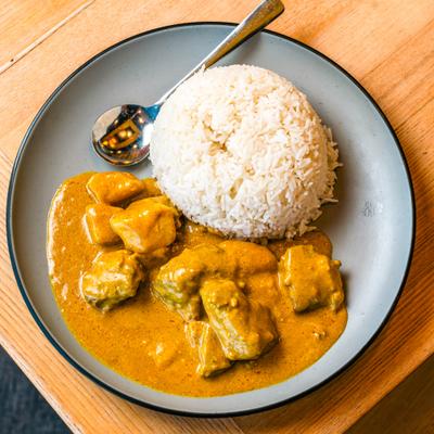 Beef in curry sauce, served with rice.