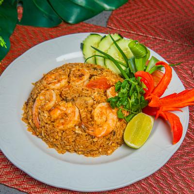 Tom yum sauce stir-fried with rice, shrimp, mushrooms, tomato and cucumber.