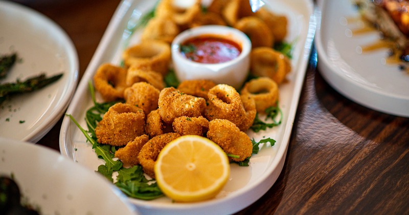 Fried calamari served with a dip and lemon