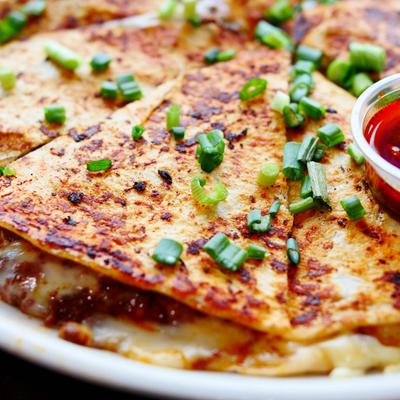 Pizza Birria, close-up.