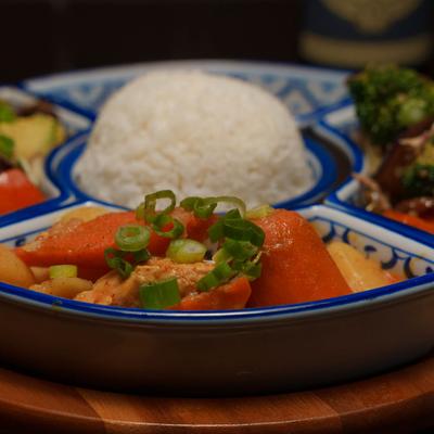 Combination platter, closeup.