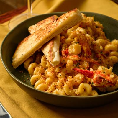 Lobster Mac and Cheese with herb breadcrumbs and toasted garlic bread.