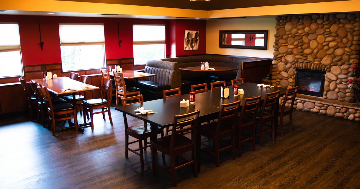 Seating tables and a restaurant booth in the corner