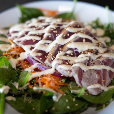 Seared tuna salad, close up