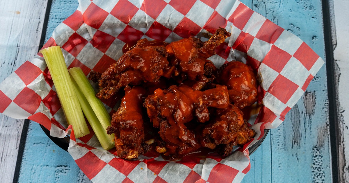 Buffalo wings served with celery