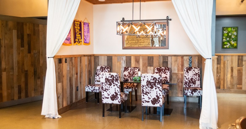 Interior, table in the corner