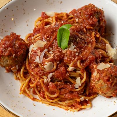 Spaghetti with meatballs.