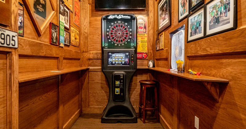 Game room , Dart machine