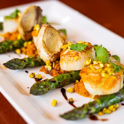 Scallops served with asparagus