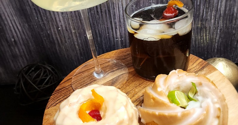 Two cocktails with pastry