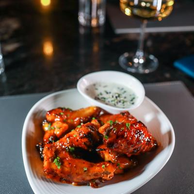 Buffalo wings and dip