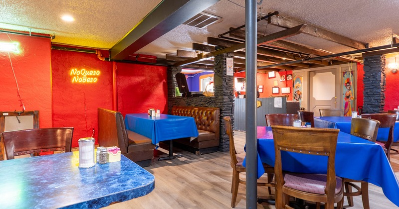 Seating tables and restaurant booths