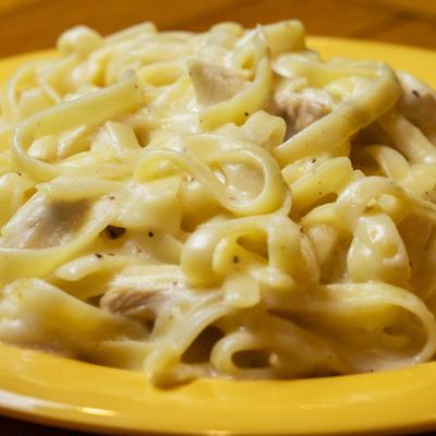 Chicken Alfredo pasta.