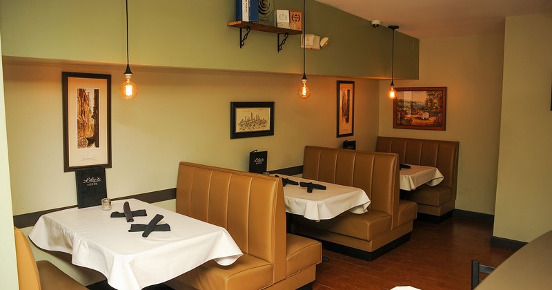 Inline dining booths