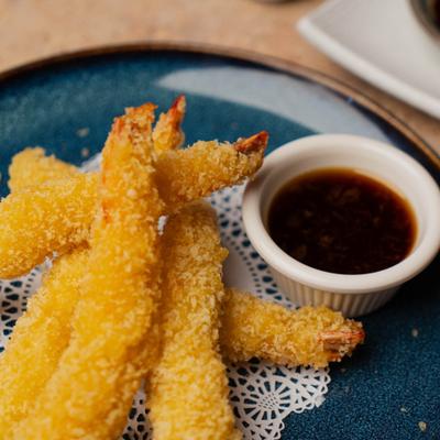 Shrimp tempura with dipping sauce.
