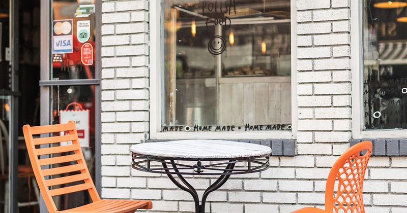 Exterior, table for two guests in front of the entrance