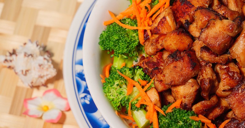 BBQ Chicken Bowl, with shredded carrots, and broccoli