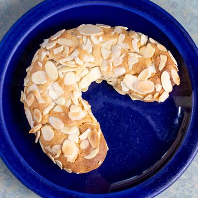 Almond Horseshoe Cookie.