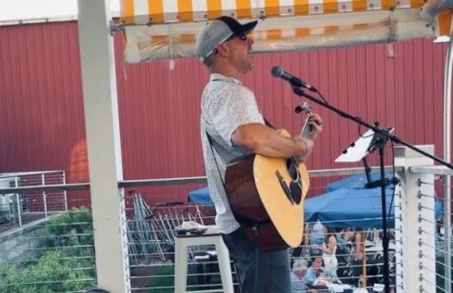 Music by Luke Domozick event photo