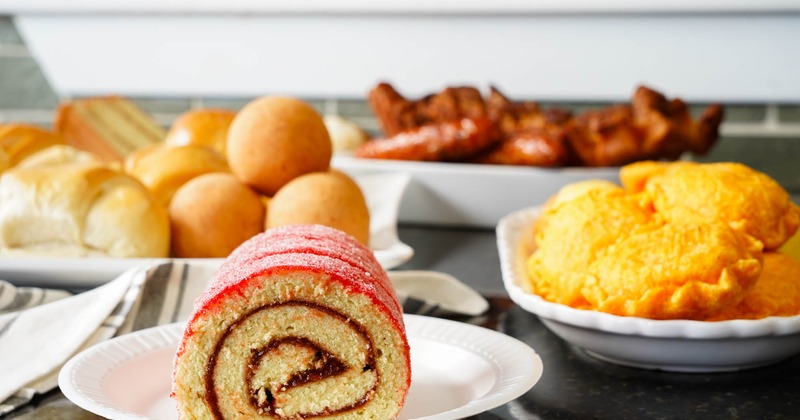 Roll cake and various fried treats