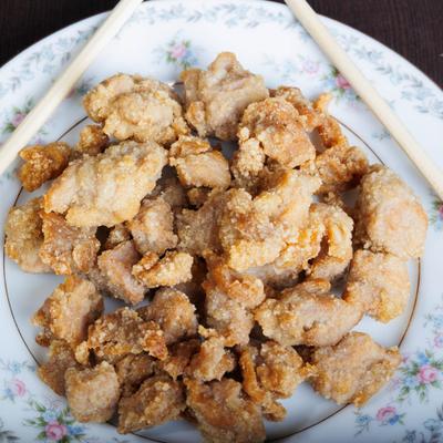 Crispy fried chicken bites, close-up.