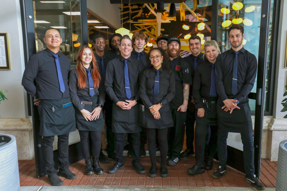 800 Woodfired kithcen staff