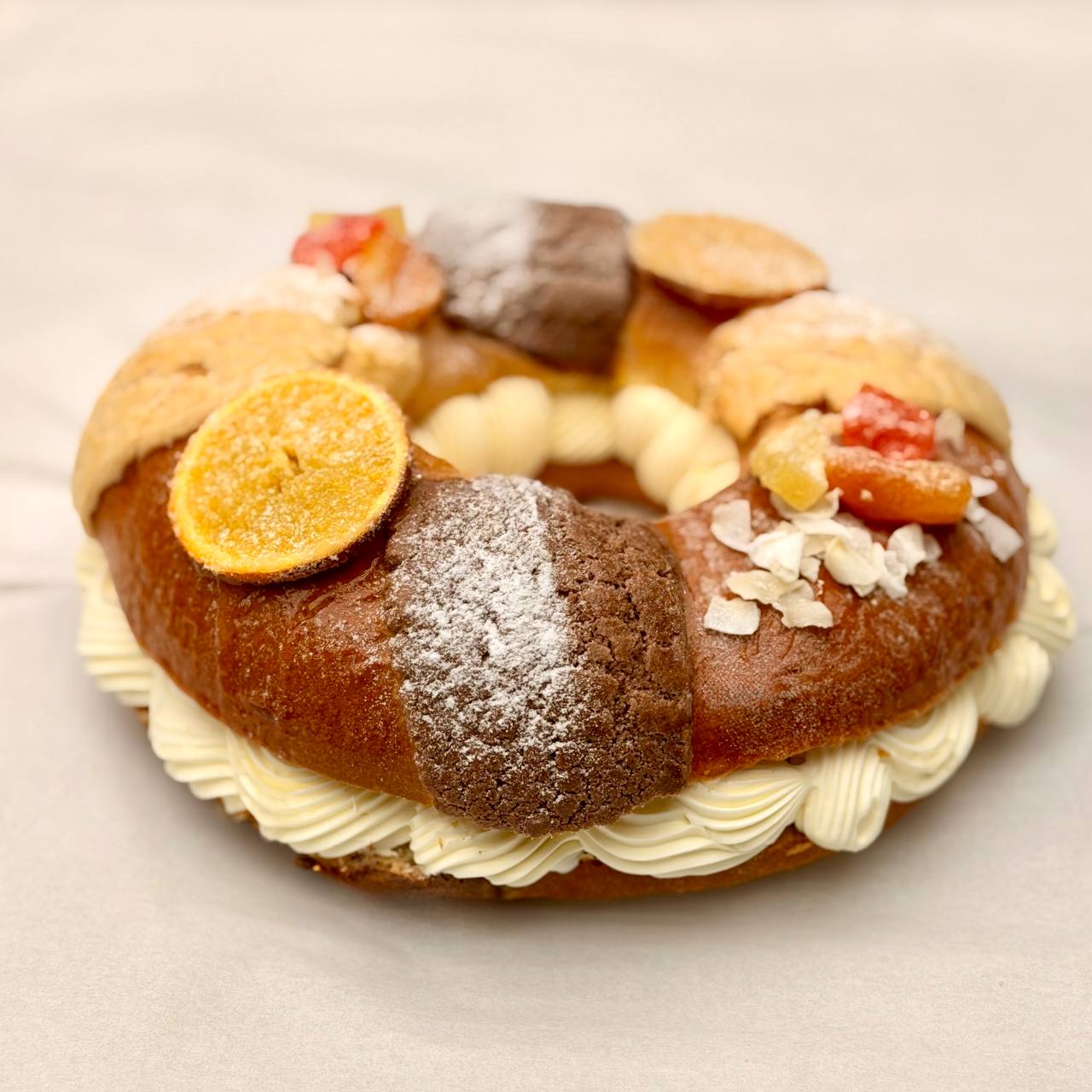 Rosca de Reyes Dulce de Vanilla Cream Filling