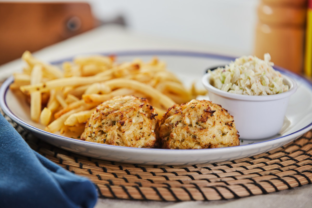 crab cakes with fries