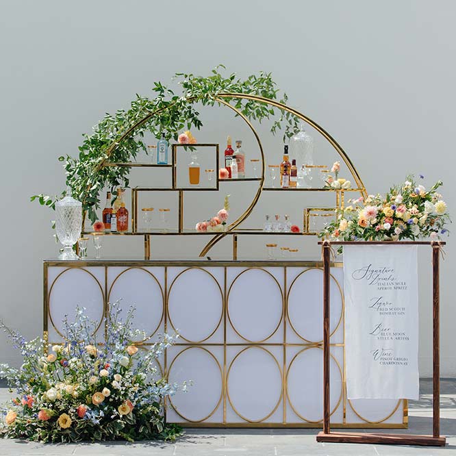 Decorative shelf with flowers and drinks