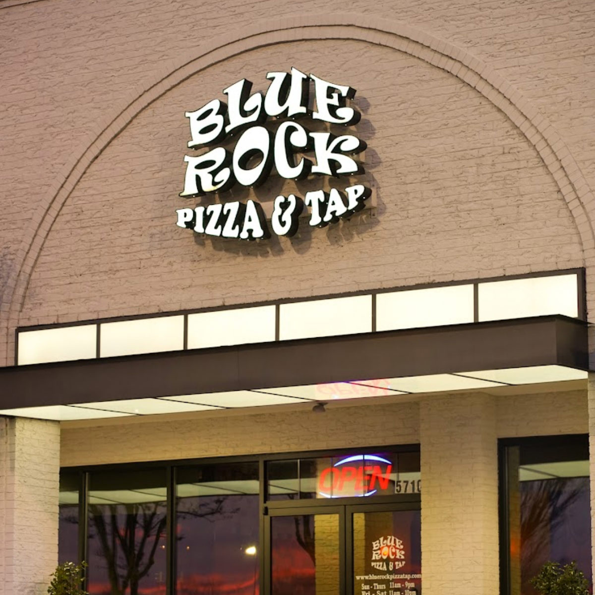 Blue Rock Pizza & Tap interionr