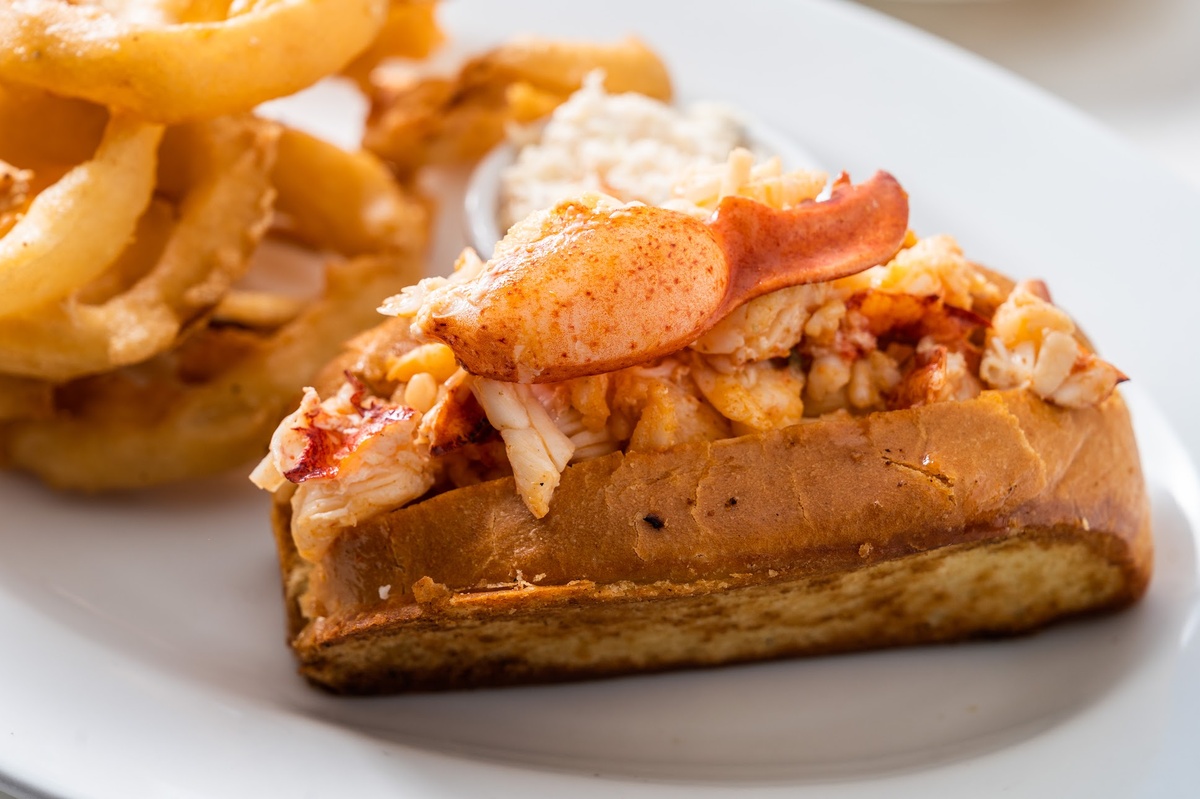Connecticut style lobster roll