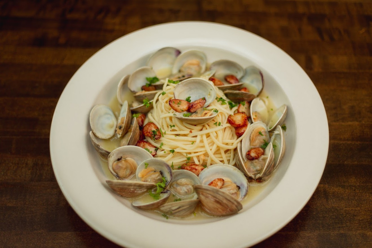 Clams with pasta