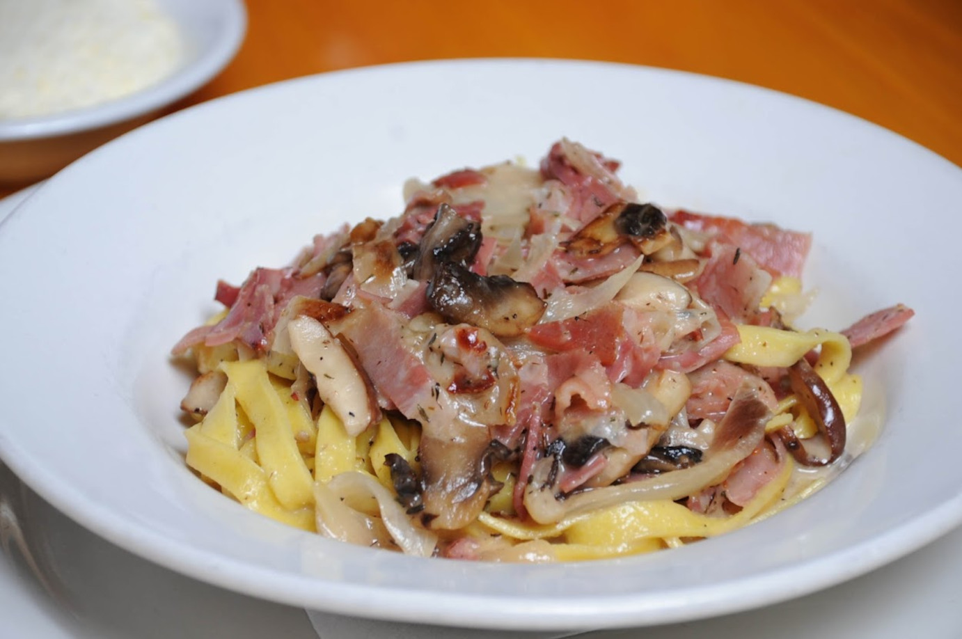 Pasta with smoked sliced meat and vegetables