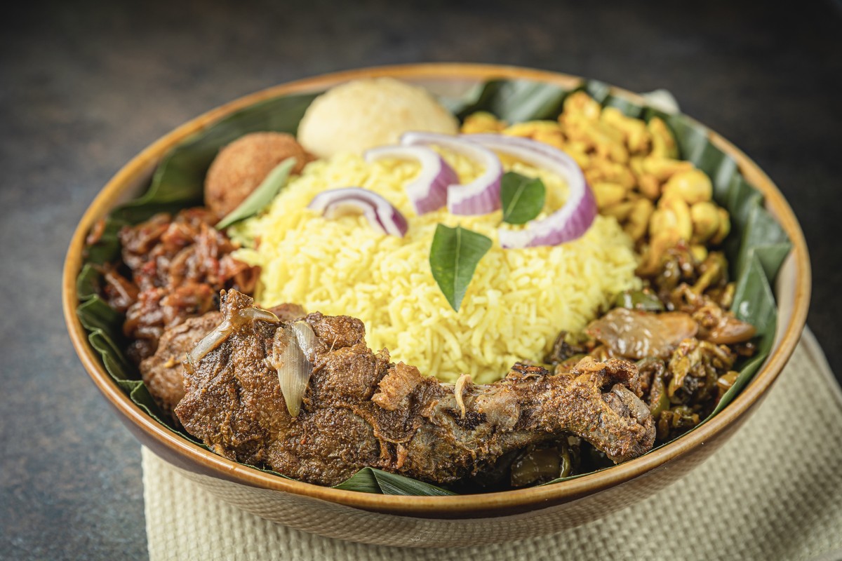 A bowl of rice, meat, and vegetables