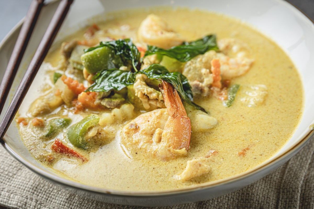 Yellow curry with shrimp