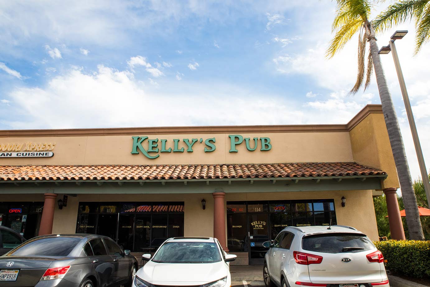 Kelly's Pub exterior