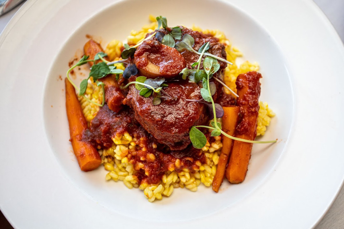 Osso Buco - Grilled meat, corn and vegetables
